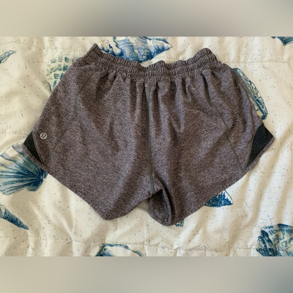 Lululemon Athletica Hotty Hot shorts II 4” size 6 - Picture 5 of 9